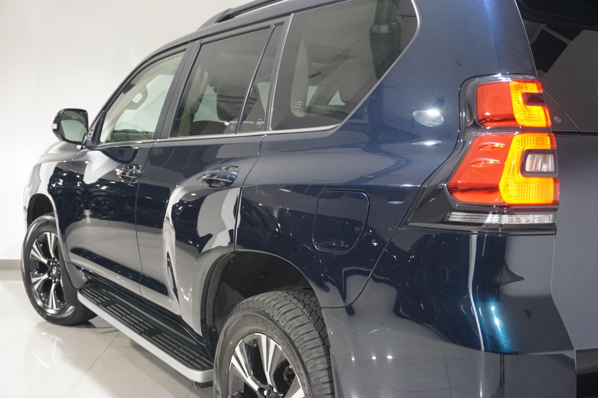 Toyota Land Cruiser 2.8D Invincible Auto 4WD Euro 6 (s/s) 5dr (7 Seat)
